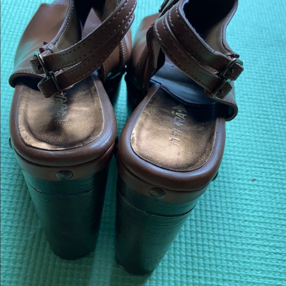 Good condition platform sandals! - Picture 2 of 3